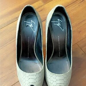 Giuseppe Zanotti Beige Snakeskin Leather Peep-Toe Heels